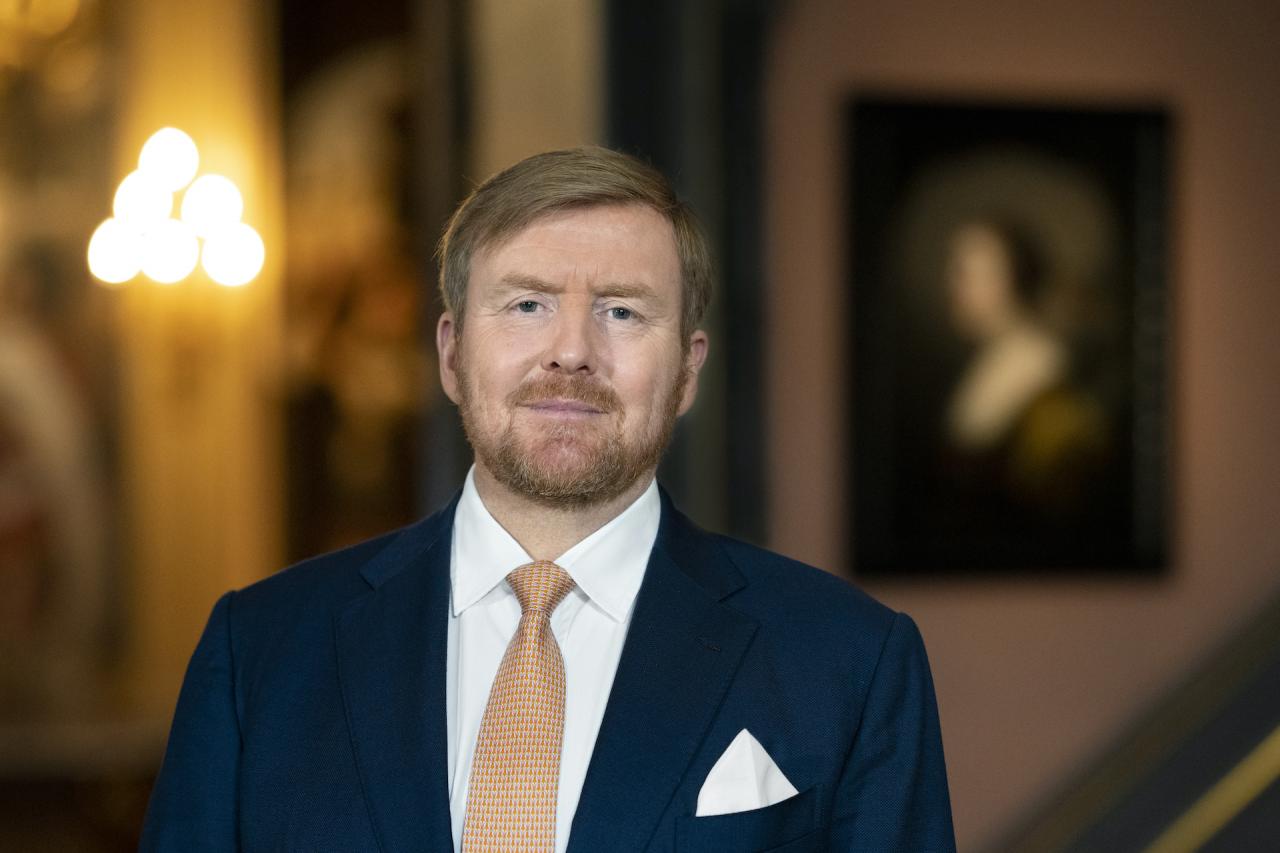 Willem alexander koning bassi paesi pays bezoekt guglielmo cinque vorsten myloveforroyals roi topteny richest investiture portretfoto wilem regno monarchy friesland